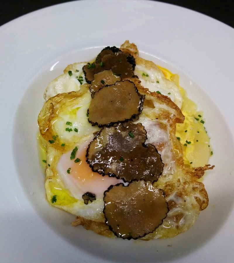 HUEVOS DE KASERÍO Y TRUFAS